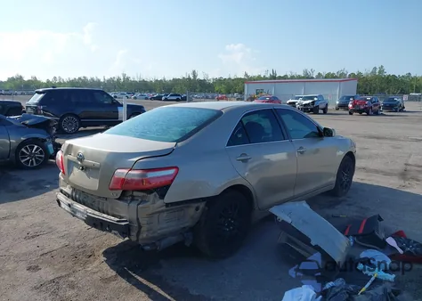 2007 Toyota Camry Le z USA, uszkodzony, nr VIN 4T1BE46K37U008490